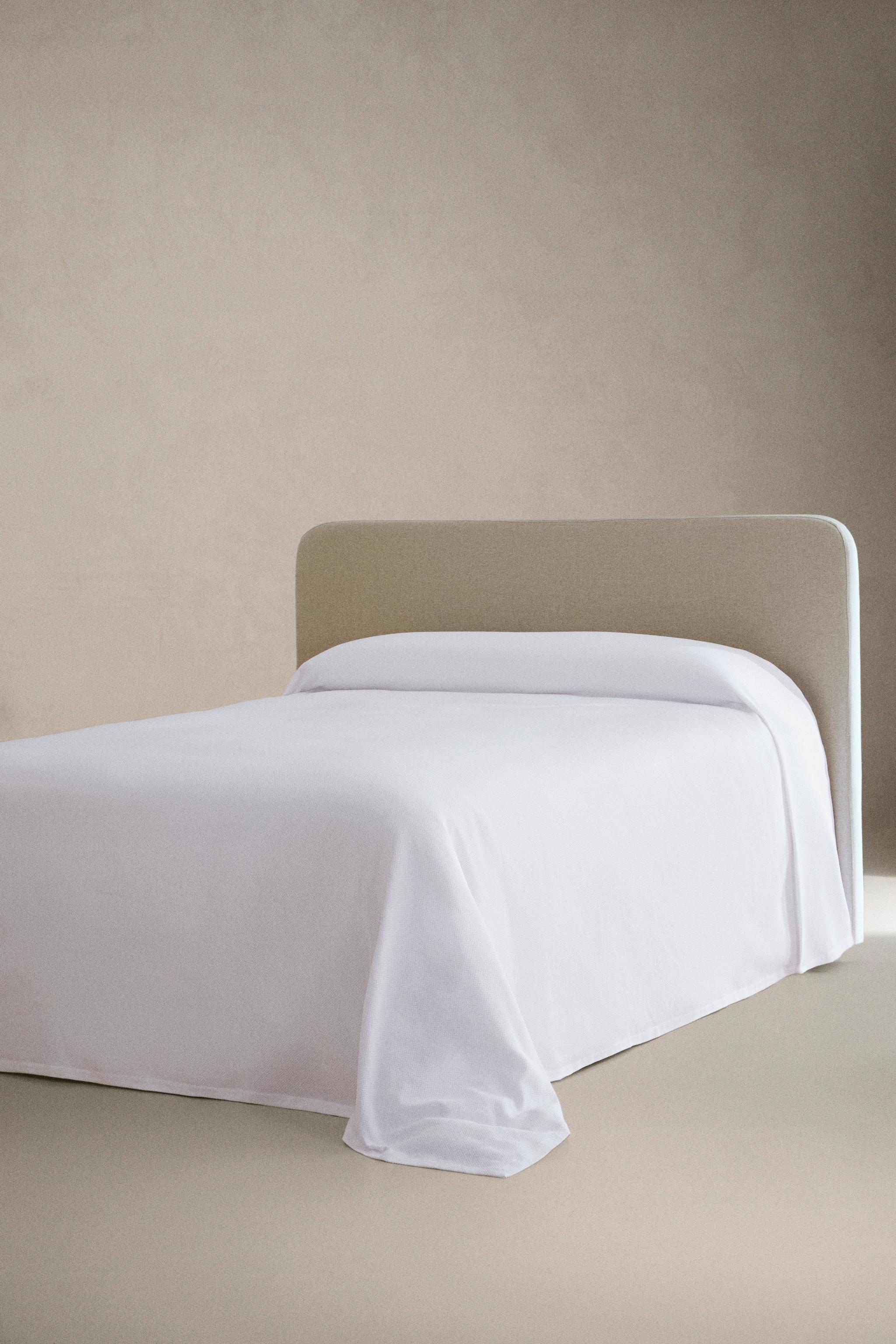 COTTON PIQUÉ BEDSPREAD